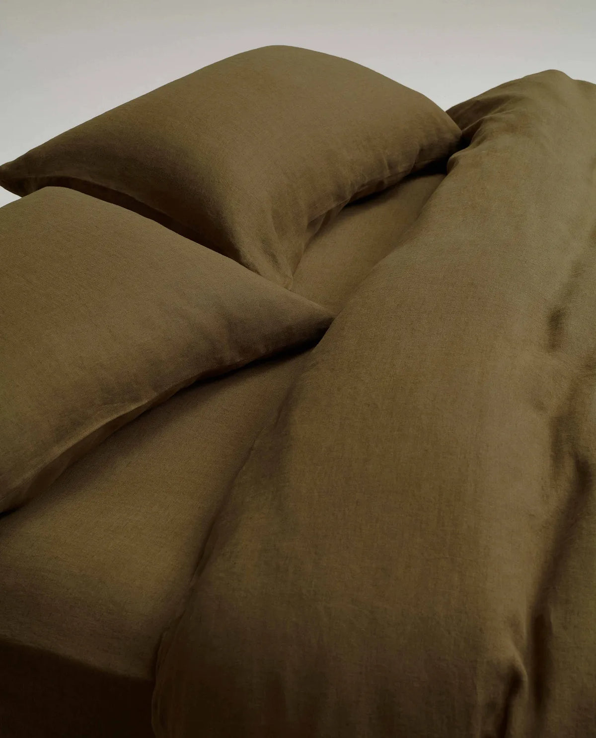 Relaxed & Refined Linen Duvet Cover – Olive